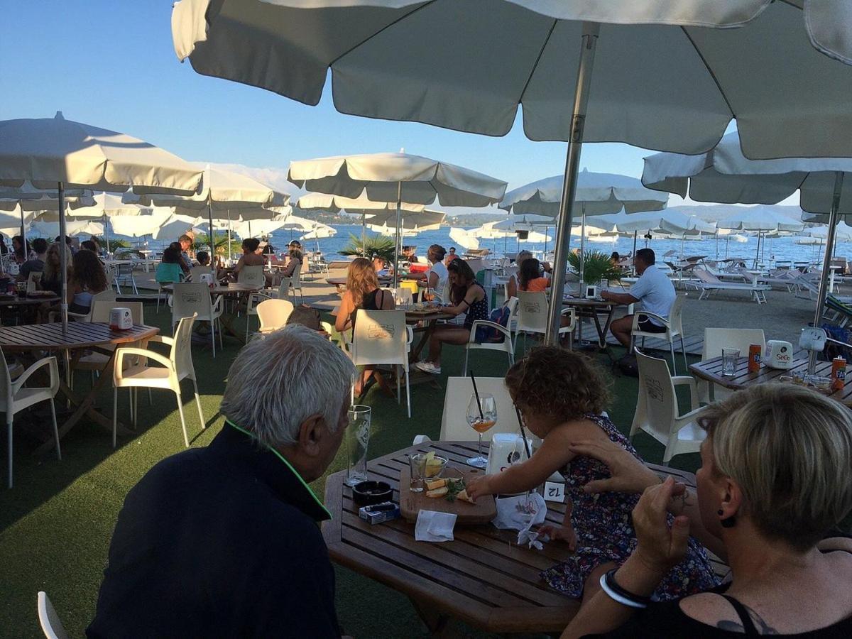 Casabella-Lago Maggiore Lesa Zewnętrze zdjęcie