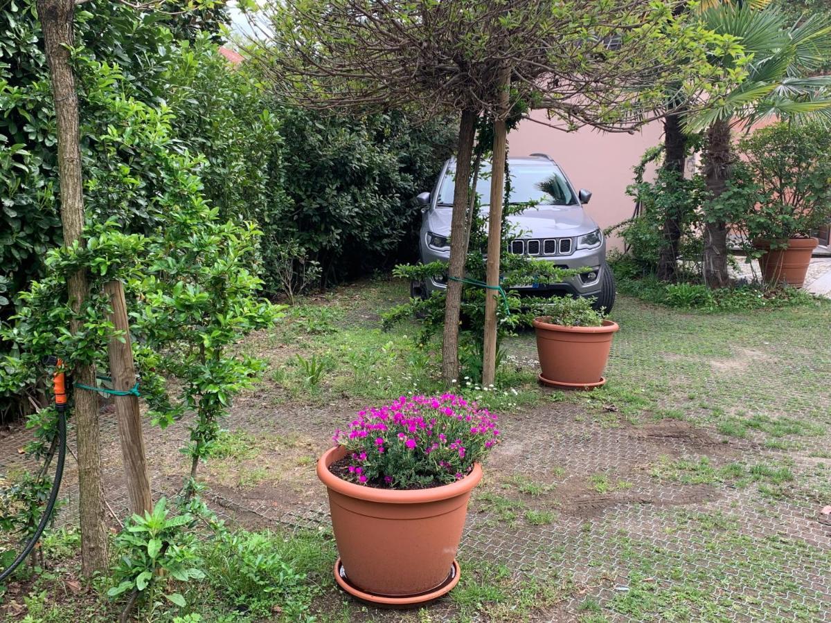 Casabella-Lago Maggiore Lesa Zewnętrze zdjęcie
