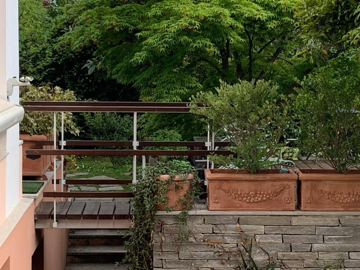 Casabella-Lago Maggiore Lesa Zewnętrze zdjęcie